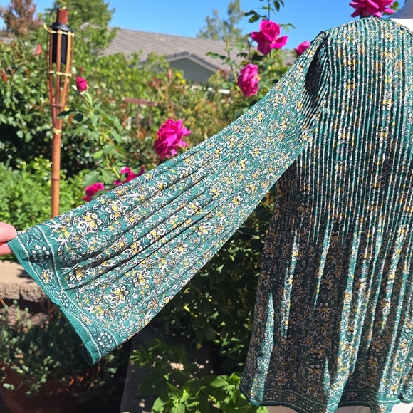 Max Studio Green Floral Blouse - Picture 7 of 9